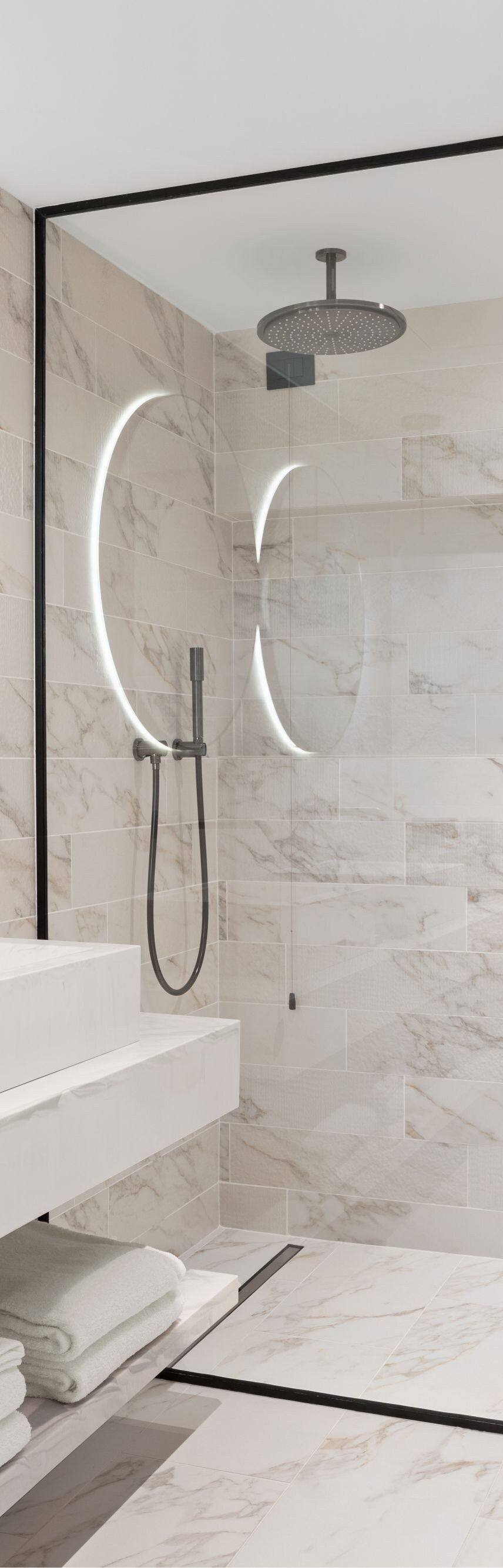 Suite Bathroom with shower