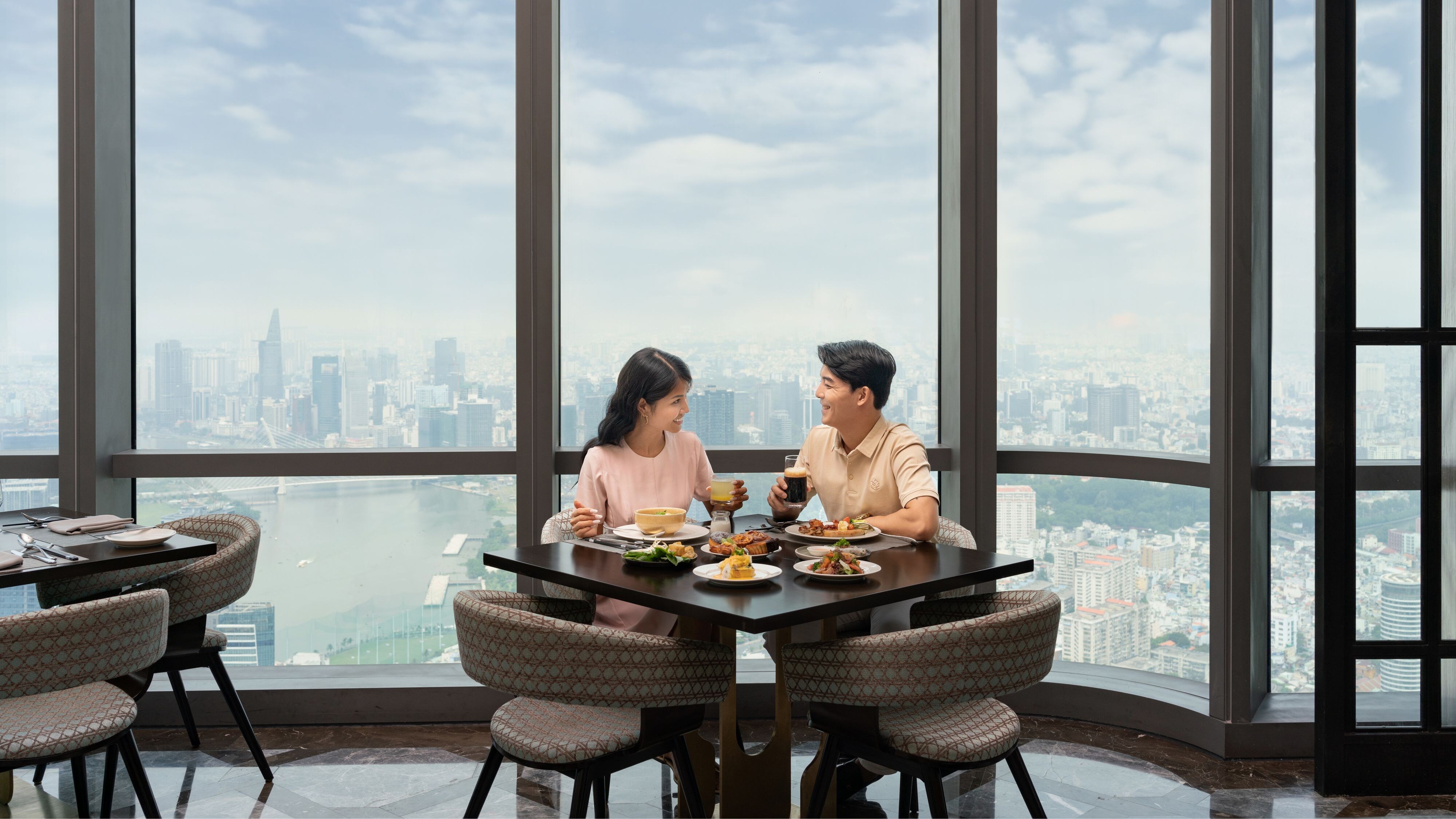[ROOM] Breakfast Above The Clouds