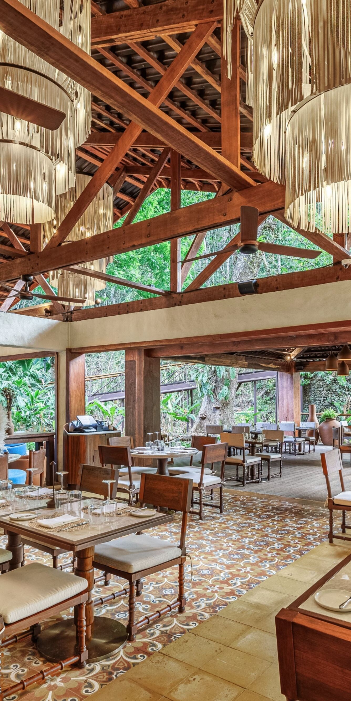 Comedor, muebles de madera, sillas, mesas