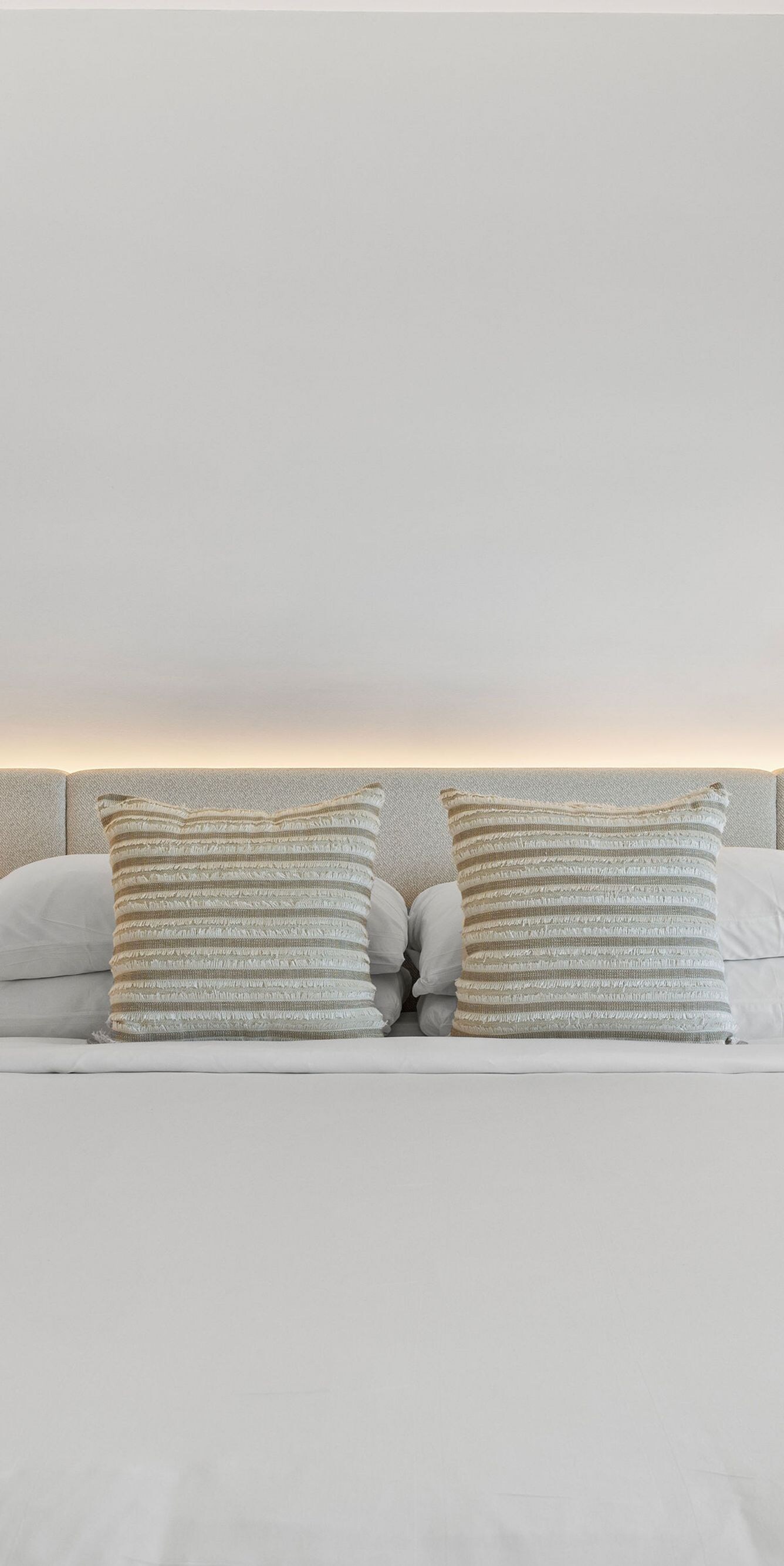 bed, nightstands, lamp, mirror