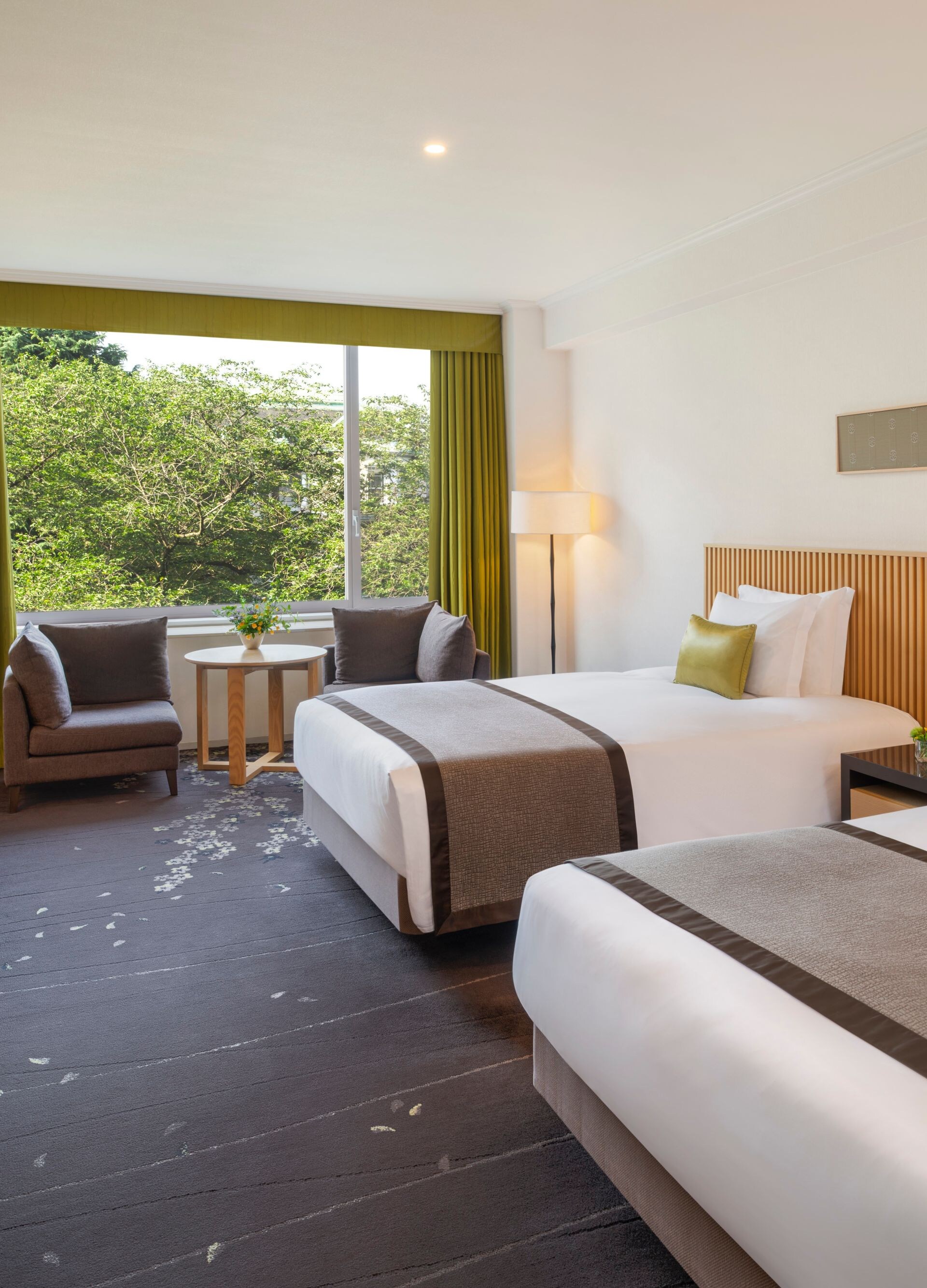 guestroom with 2 queen beds