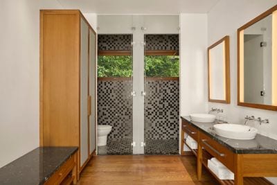 Garden View Bungalow Bathroomv
