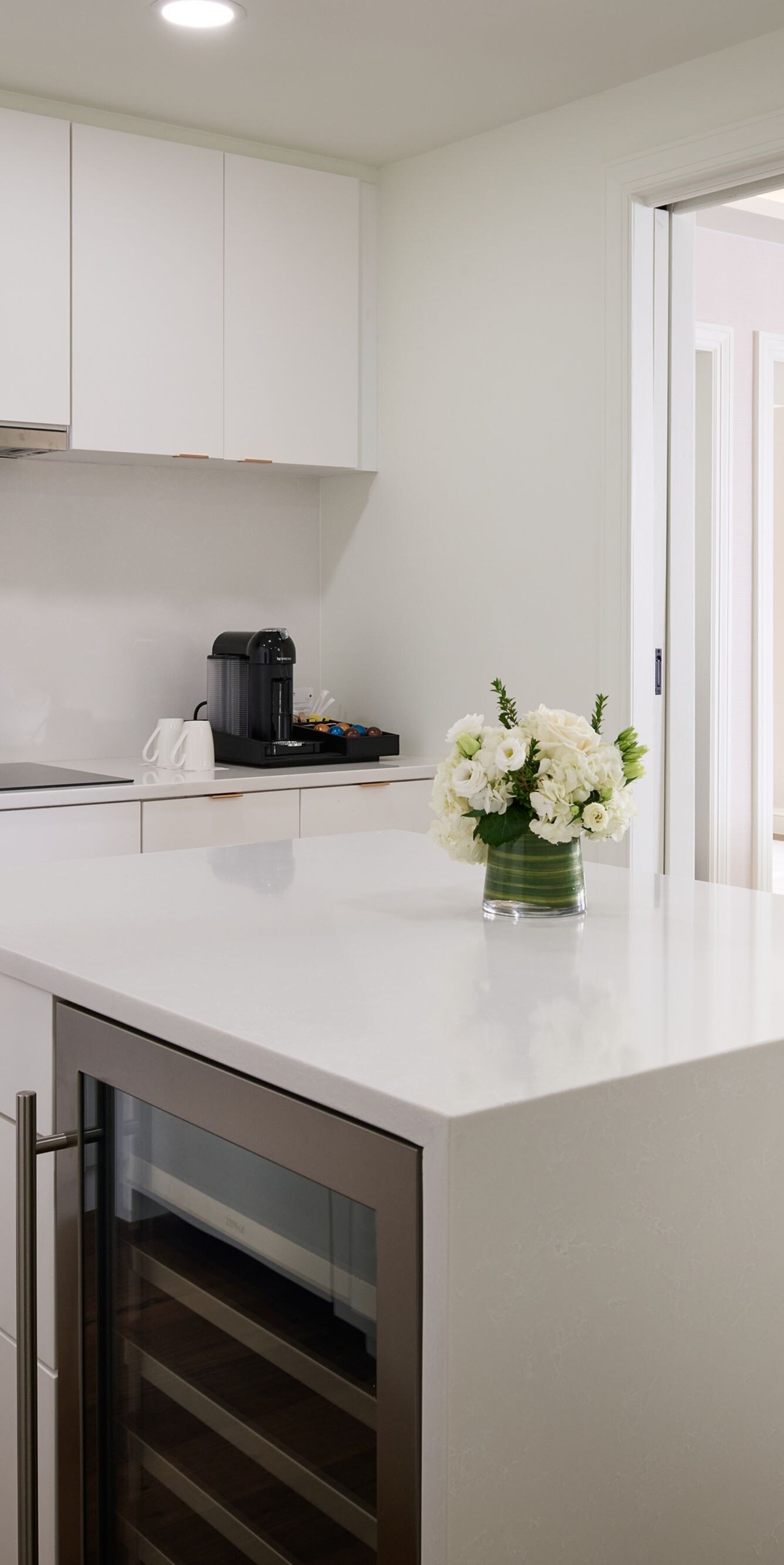 Suite kitchen with island