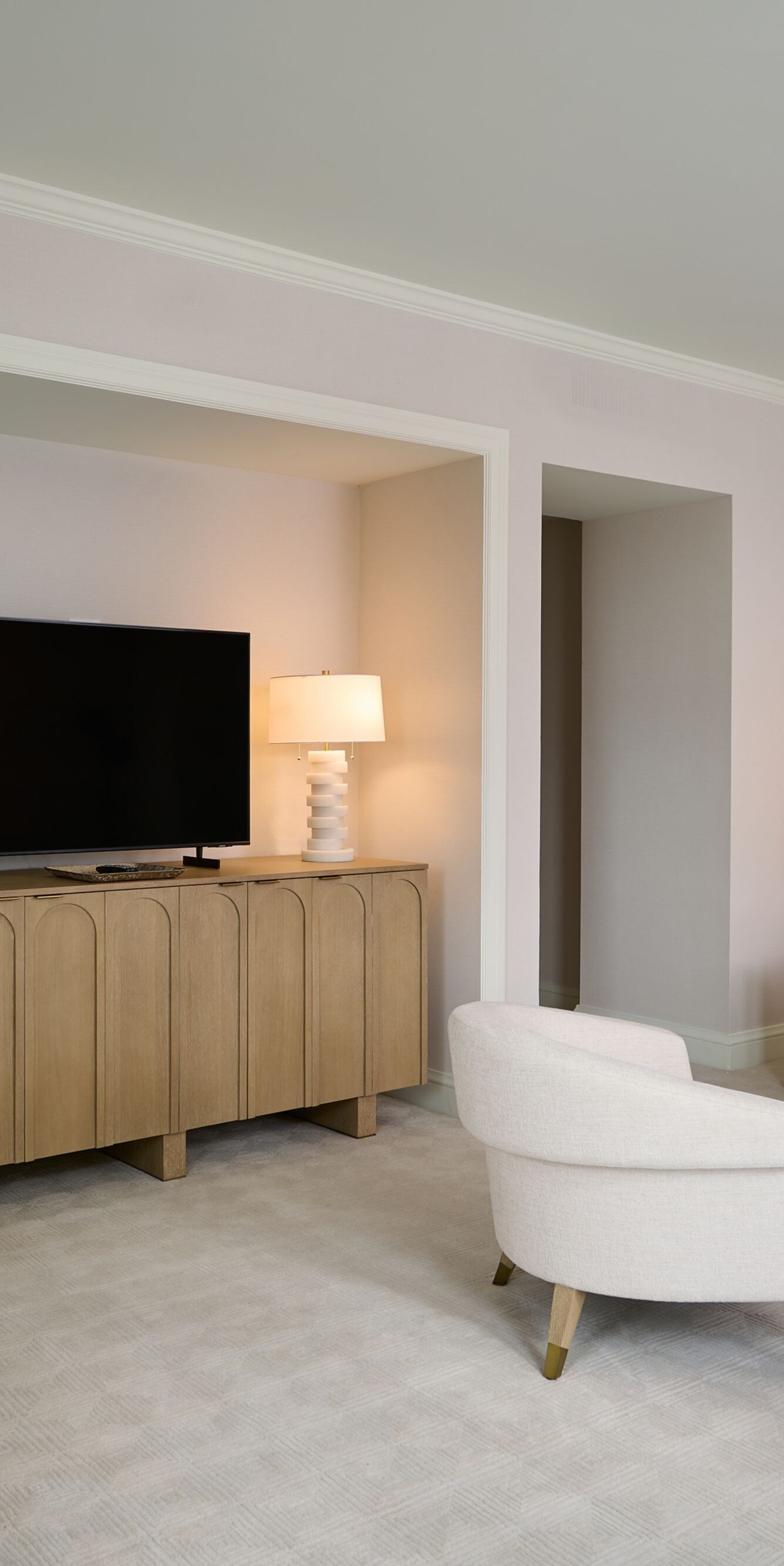 Guest room with seating area