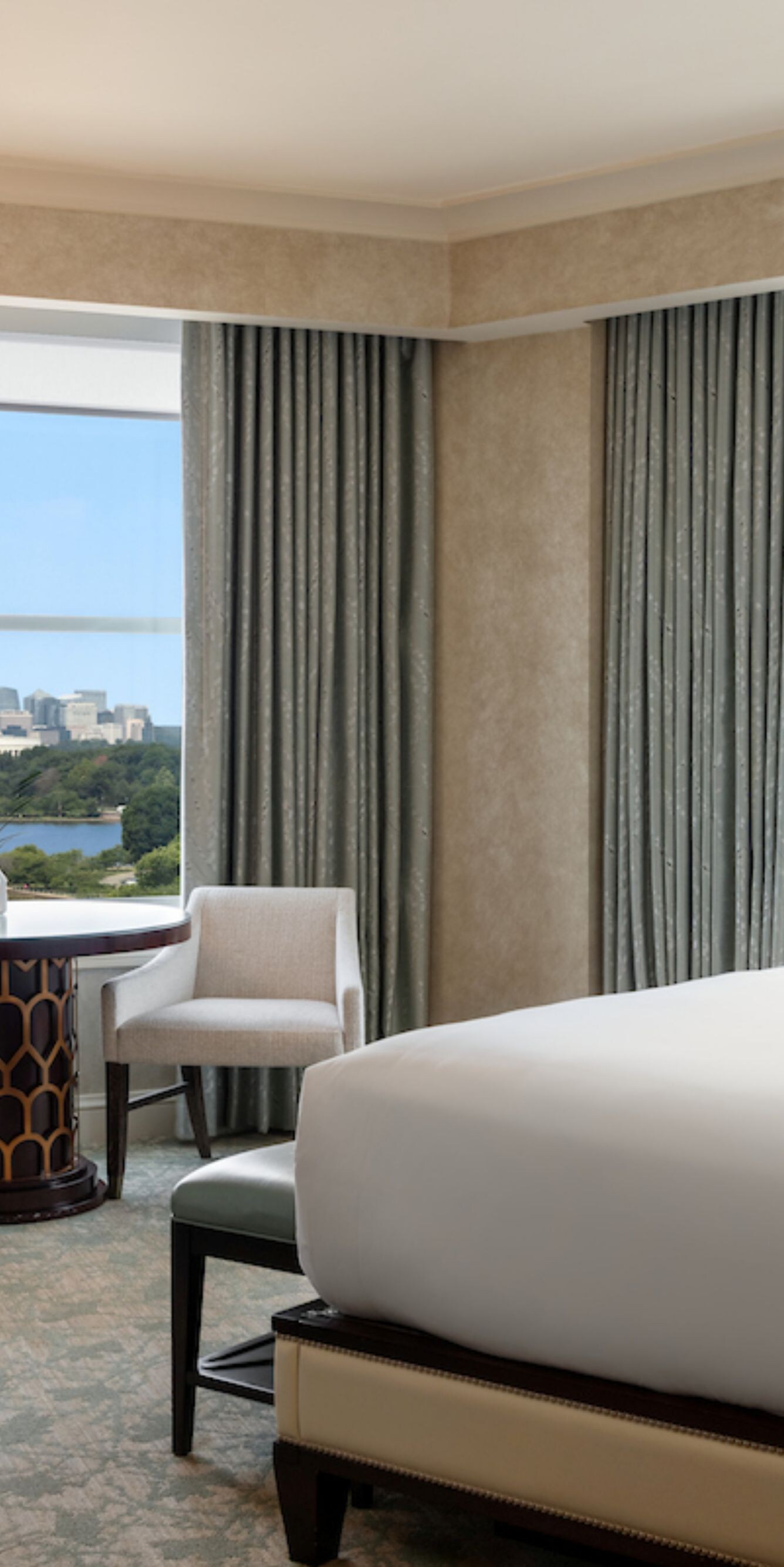 Premier water view king room with seating area