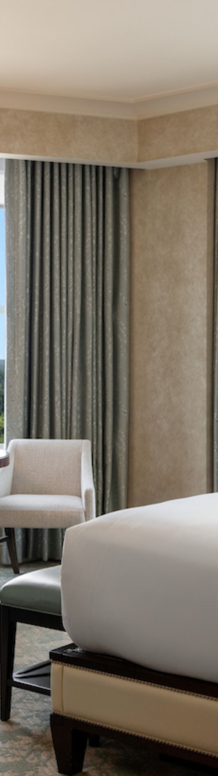 Premier water view king room with seating area