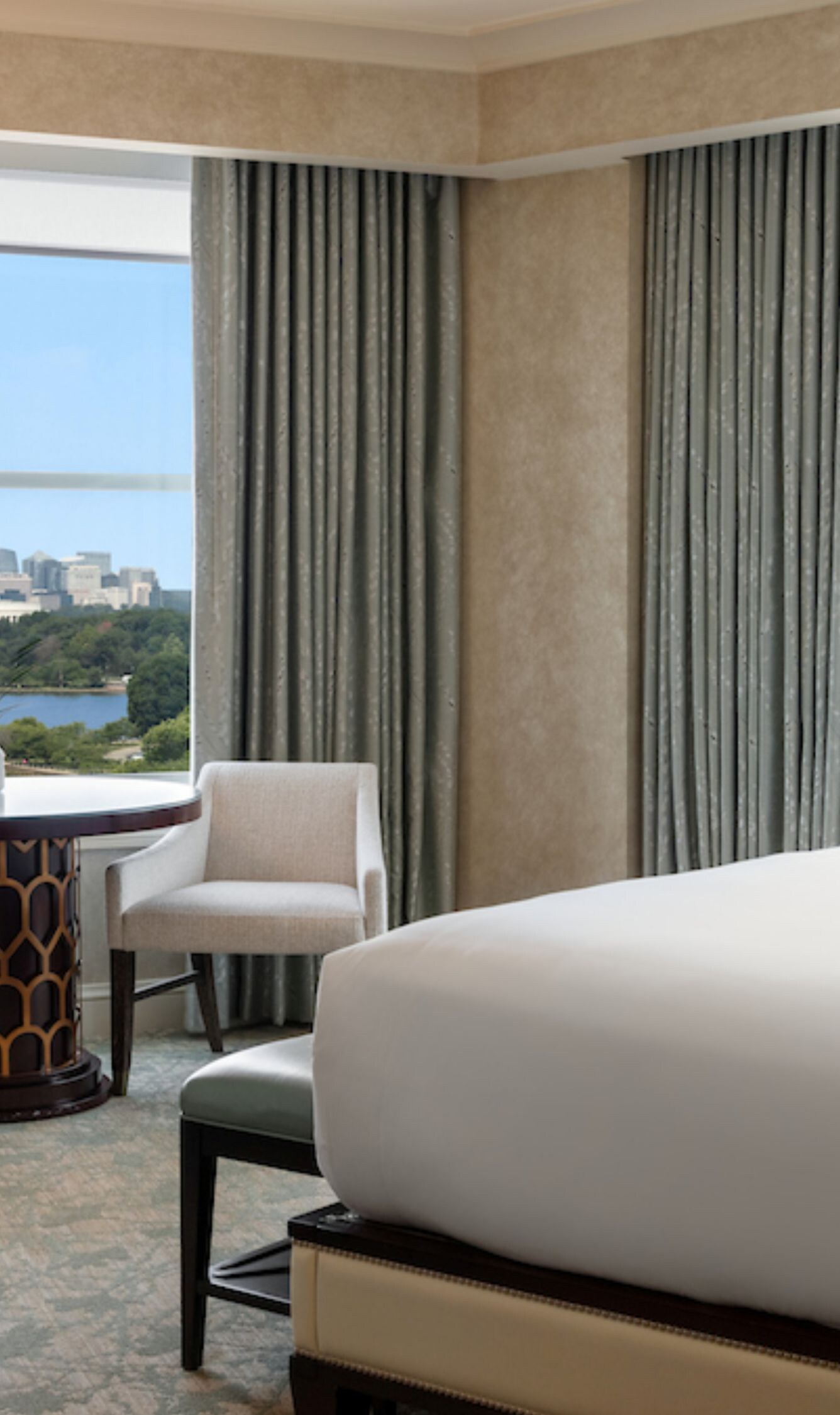 Premier water view king room with seating area