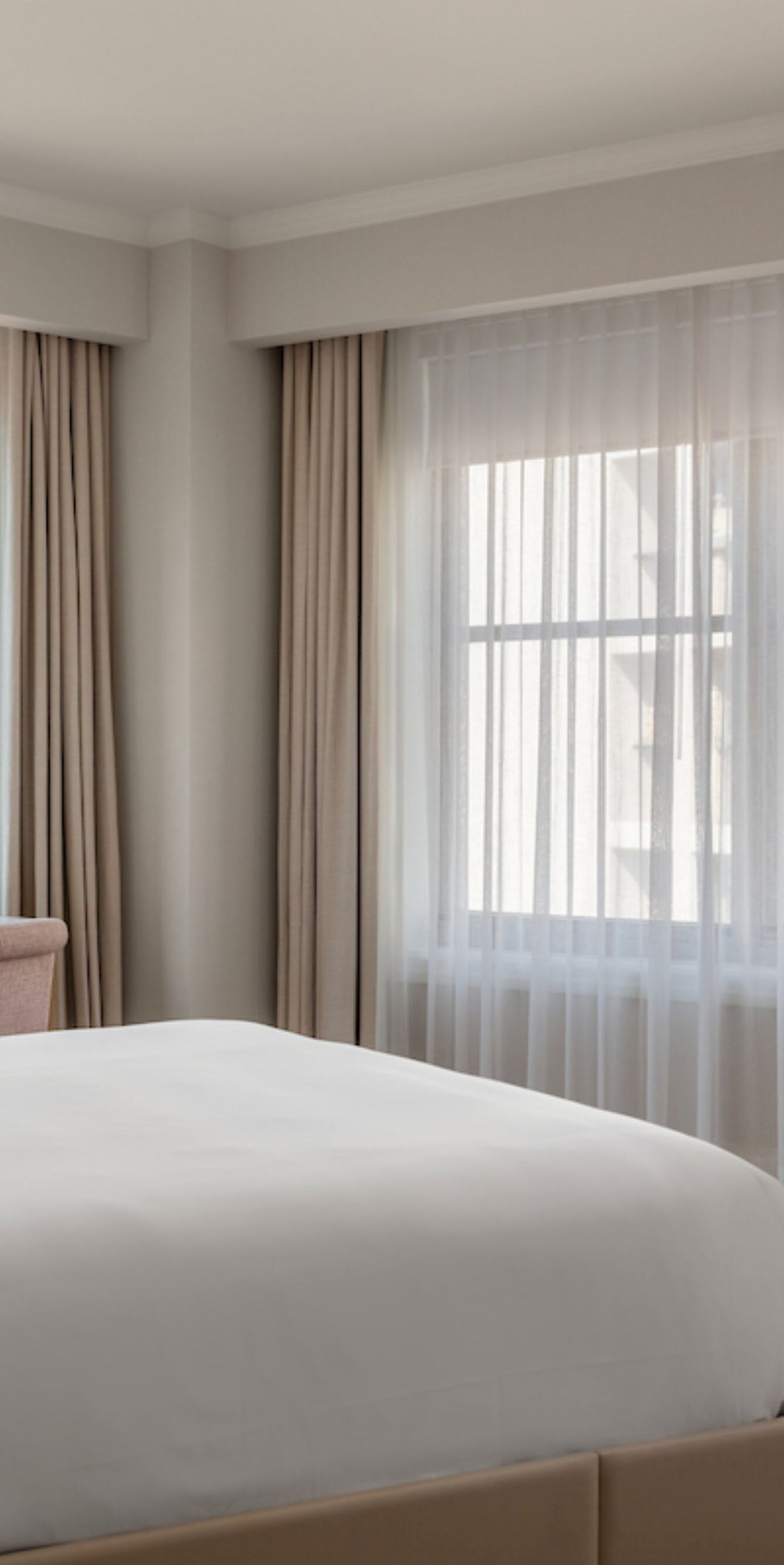 Deluxe one bedroom suite with king bed and desk