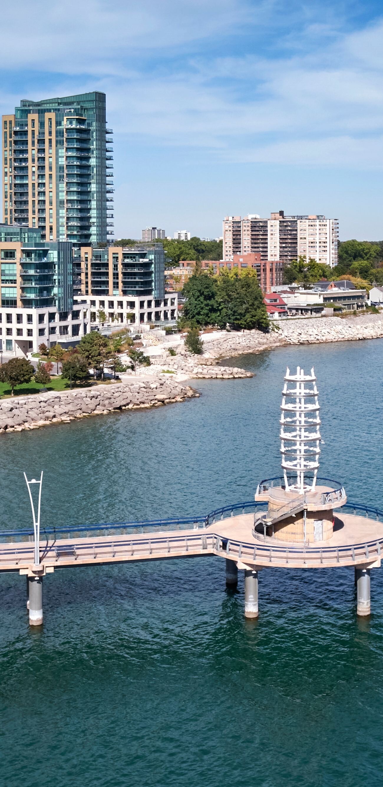 lac Ontario avec l’hôtel en arrière-plan