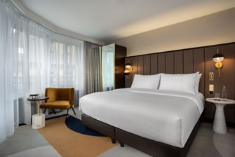 Unsere Suiten im Hotel in Zürich sind mit einem Kingsize-Bett ausgestattet…