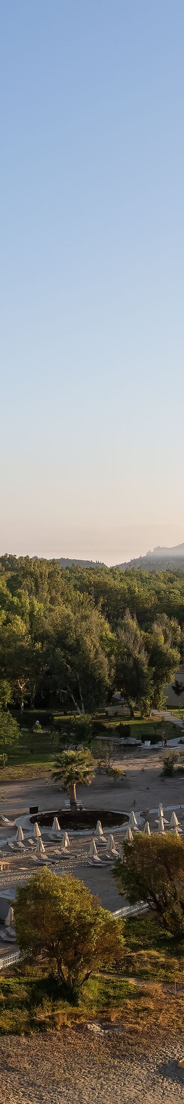 αεροφωτογραφία του ξενοδοχείου και της παραλίας