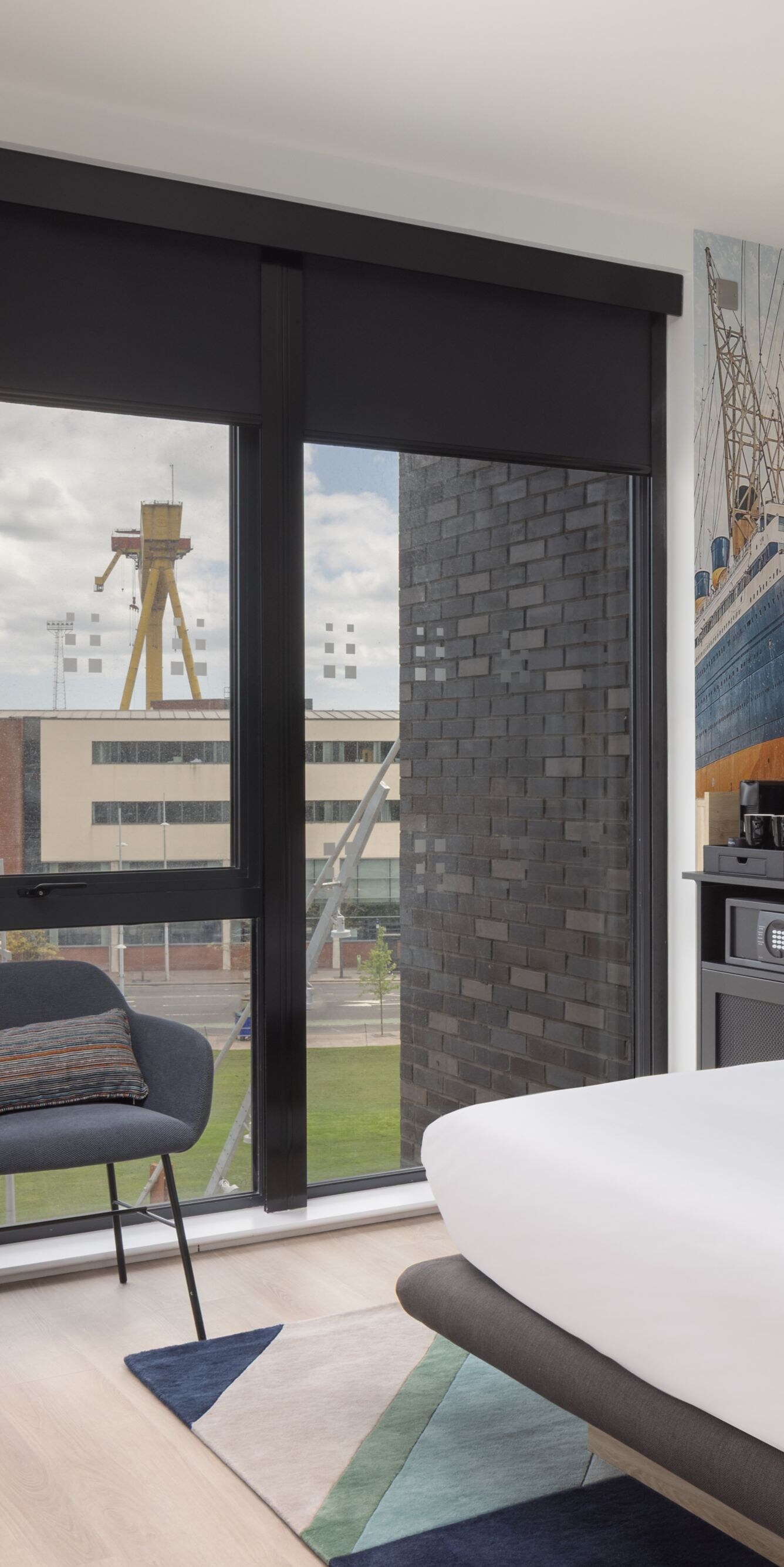 Hotel room with bed, chairs and city view