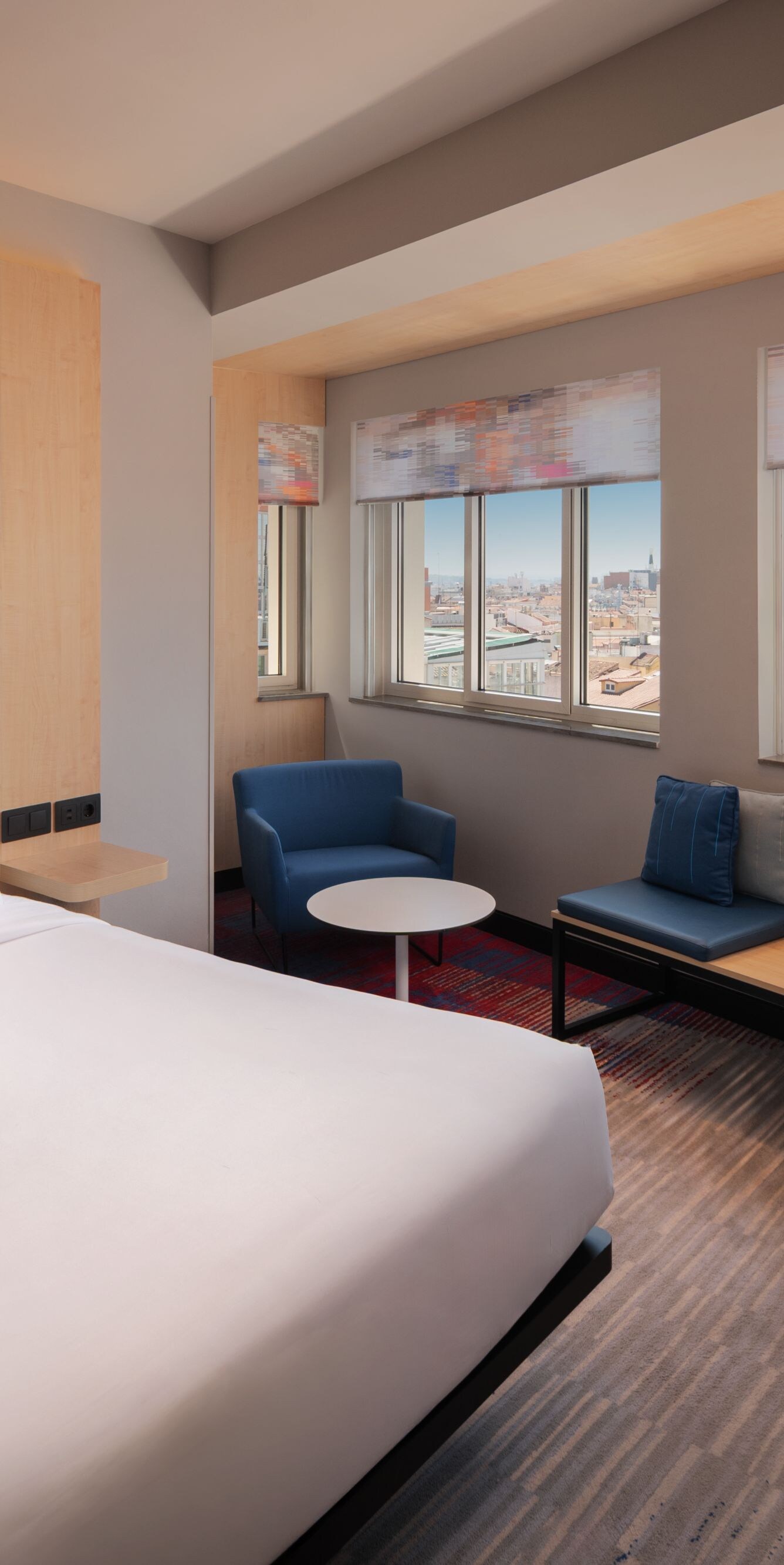 Dormitorio con cama tamaño King 