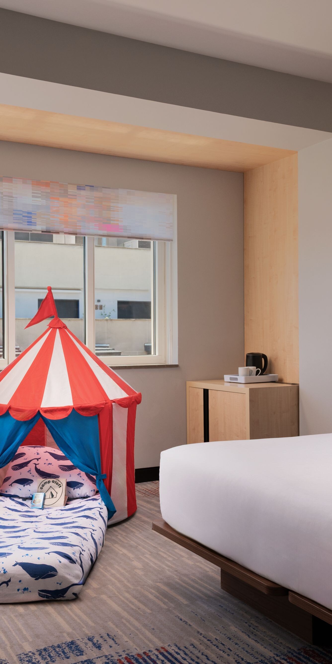 Dormitorio con programa infantil camp Aloft 