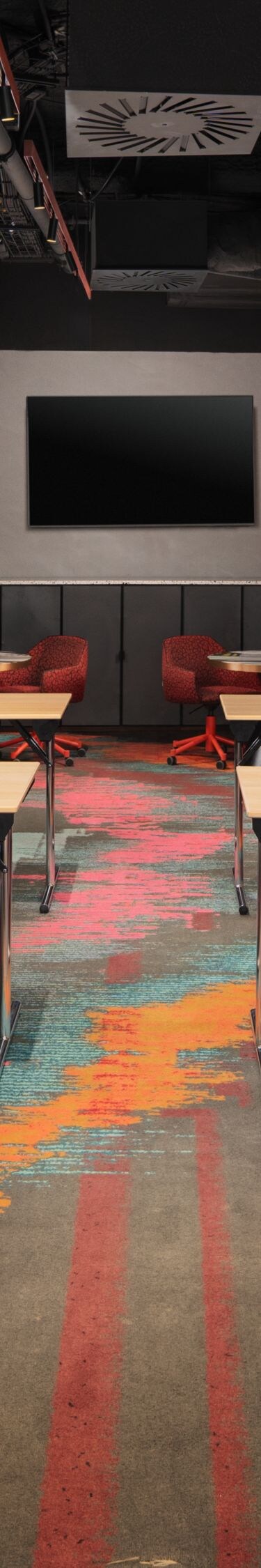 Sala de reuniones con disposición estilo aula