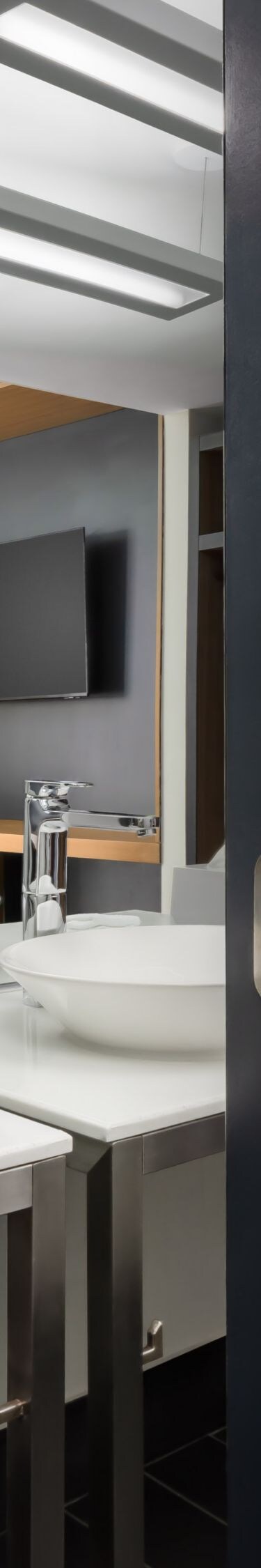 Guest Room Bathtub