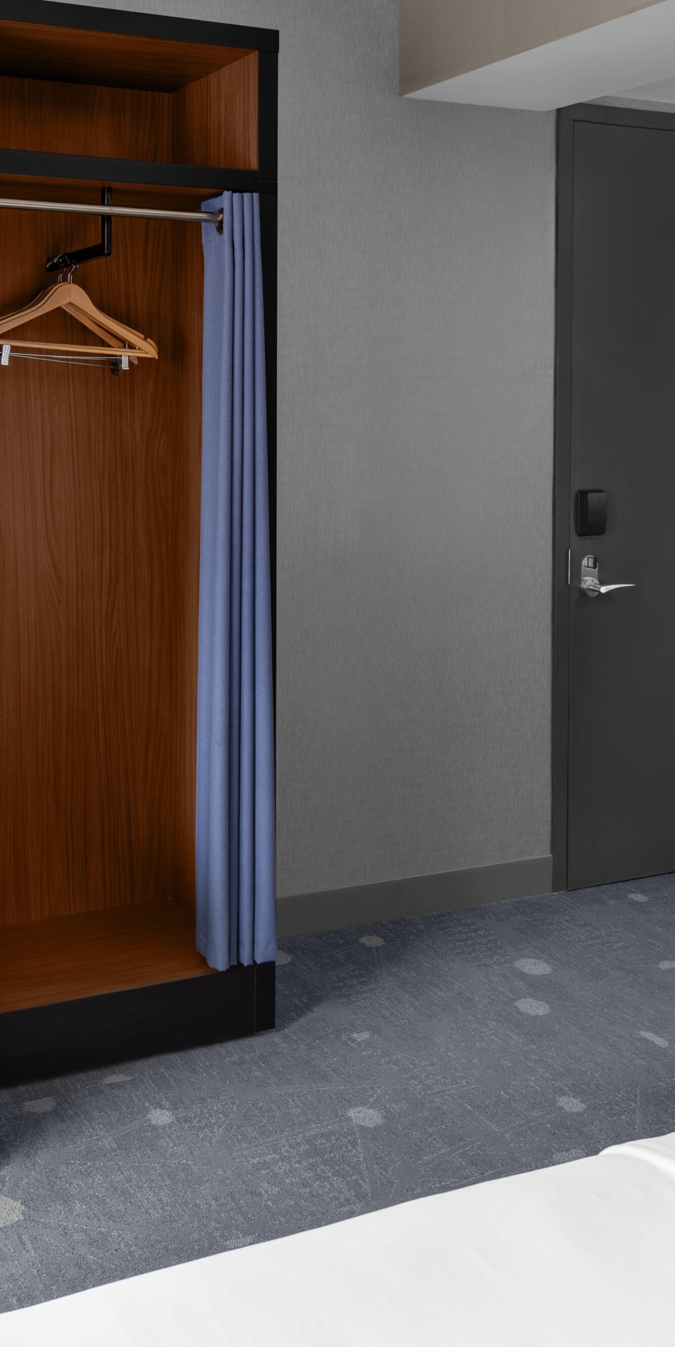 1 Queen Guest Room - Desk, Closet and HDTV