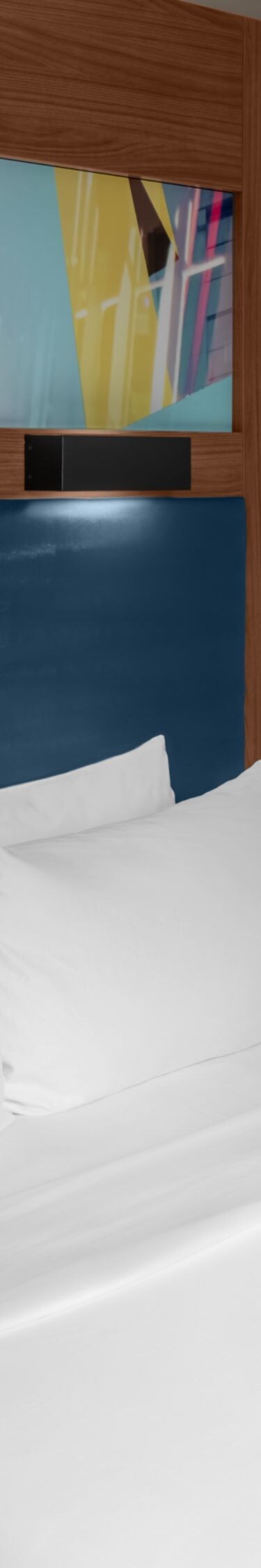 Guest room with queen bed and headboard