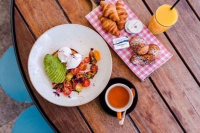 Breakfast food dishes