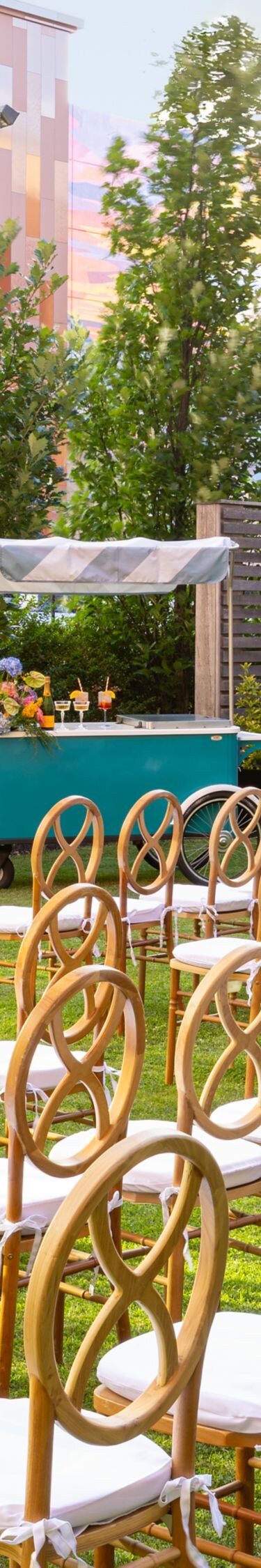 Outdoor event lawn with elegant seating