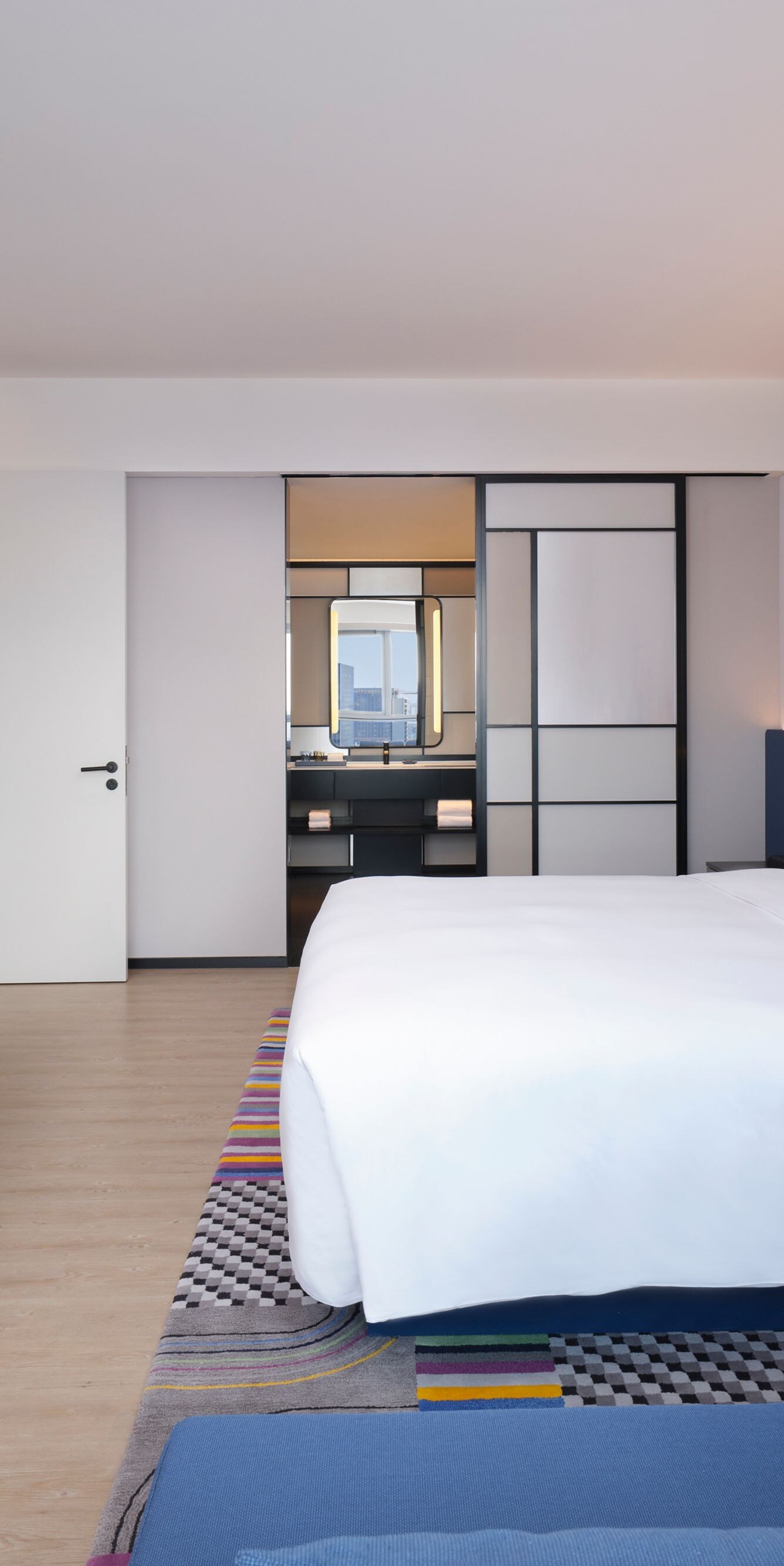 Guest bedroom, king bed, tv