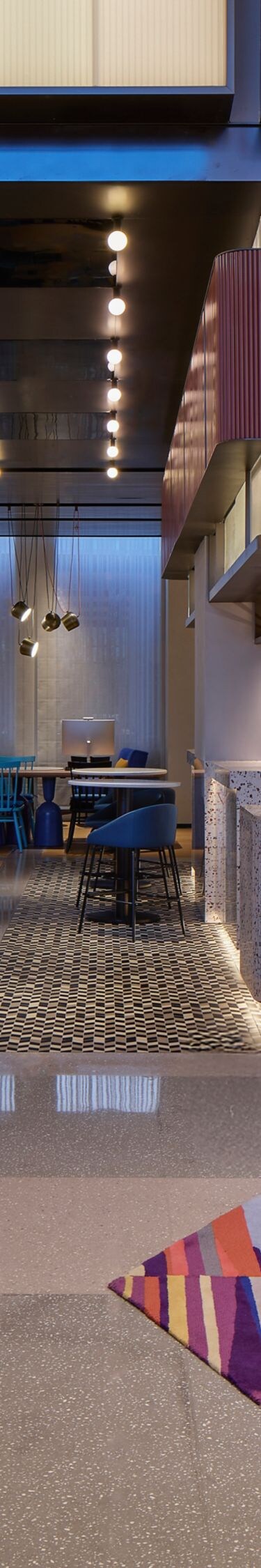 W XYZ BAR  seating