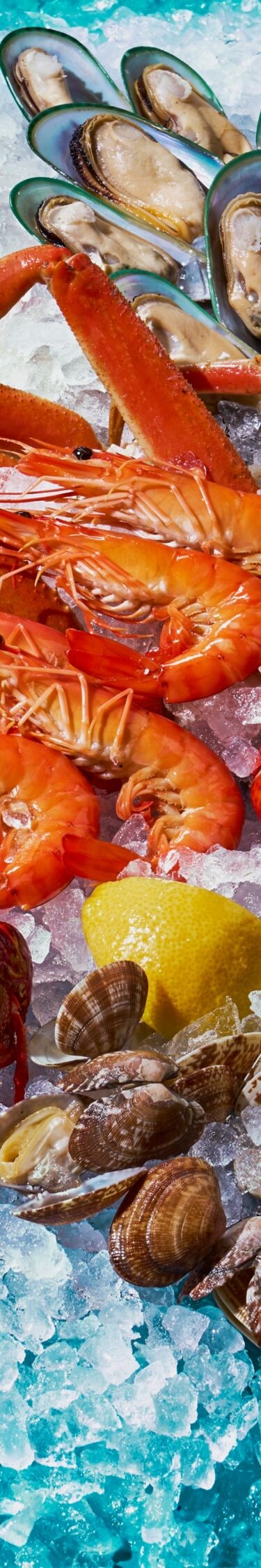 「21 on Rajah」の氷の上に並べられたシーフード