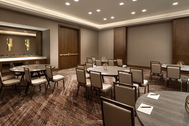 Round tables in meeting room 4 