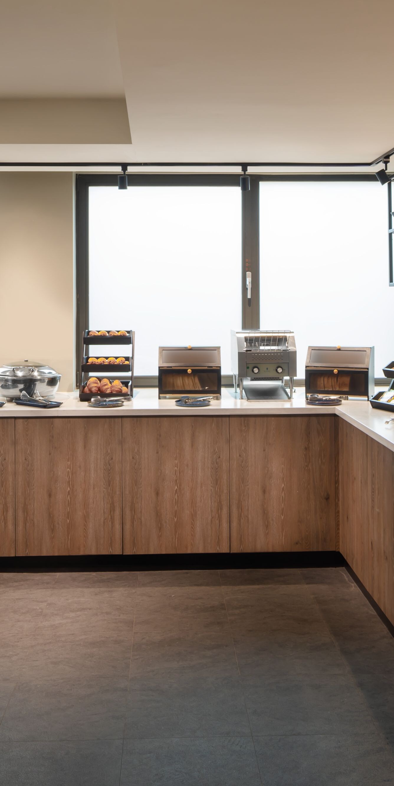 Contemporary hotel breakfast area near Birmingham