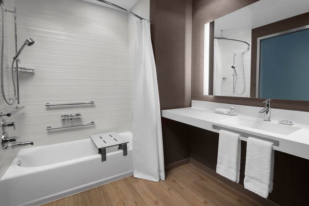 Guest Bathroom with accessible Tub/Shower