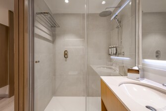 Salle de bain avec douche à l’italienne