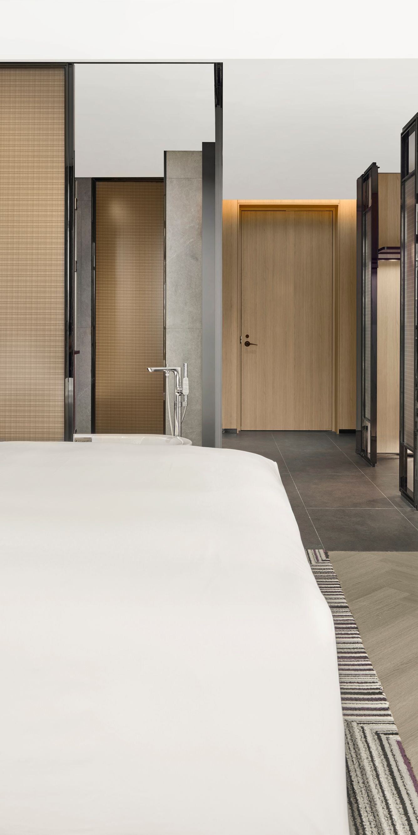 King guest room with desk and city views