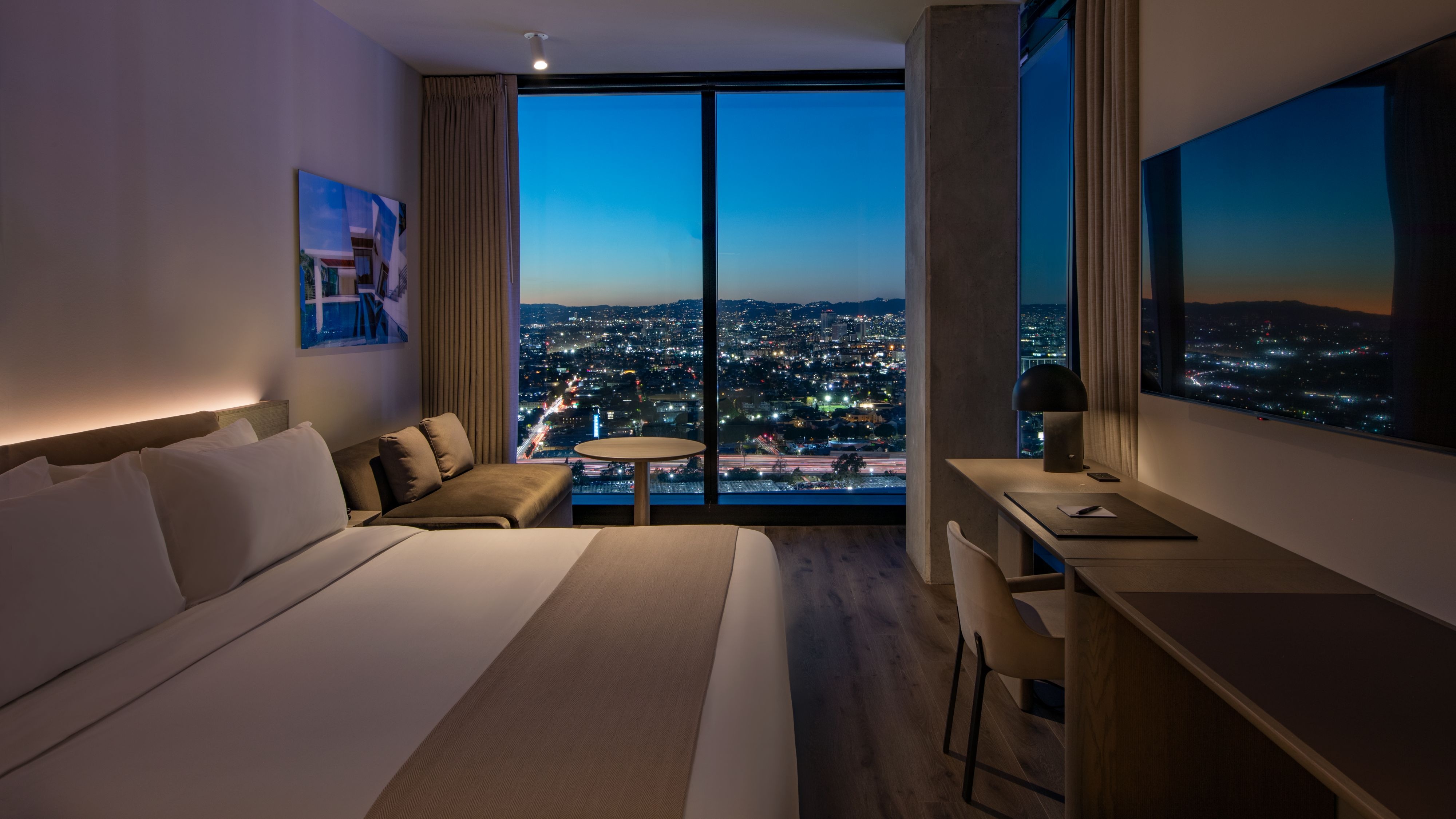 COCKTAILS & VIEWS – UP TO 15% OFF + 2 FREE COCKTAILS!
