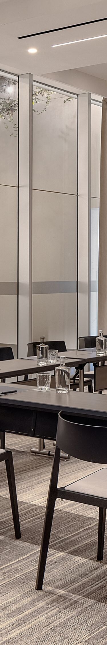 Sala de reuniones, disposición en forma de u