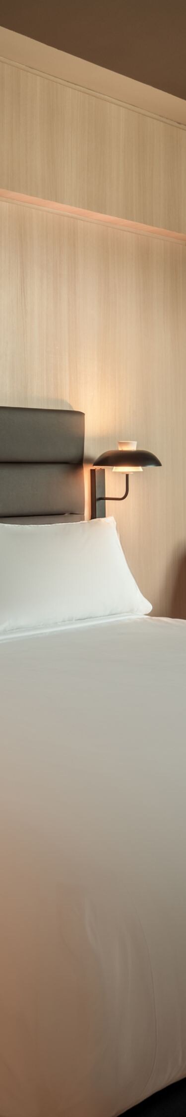 King guest room with balcony and sea view