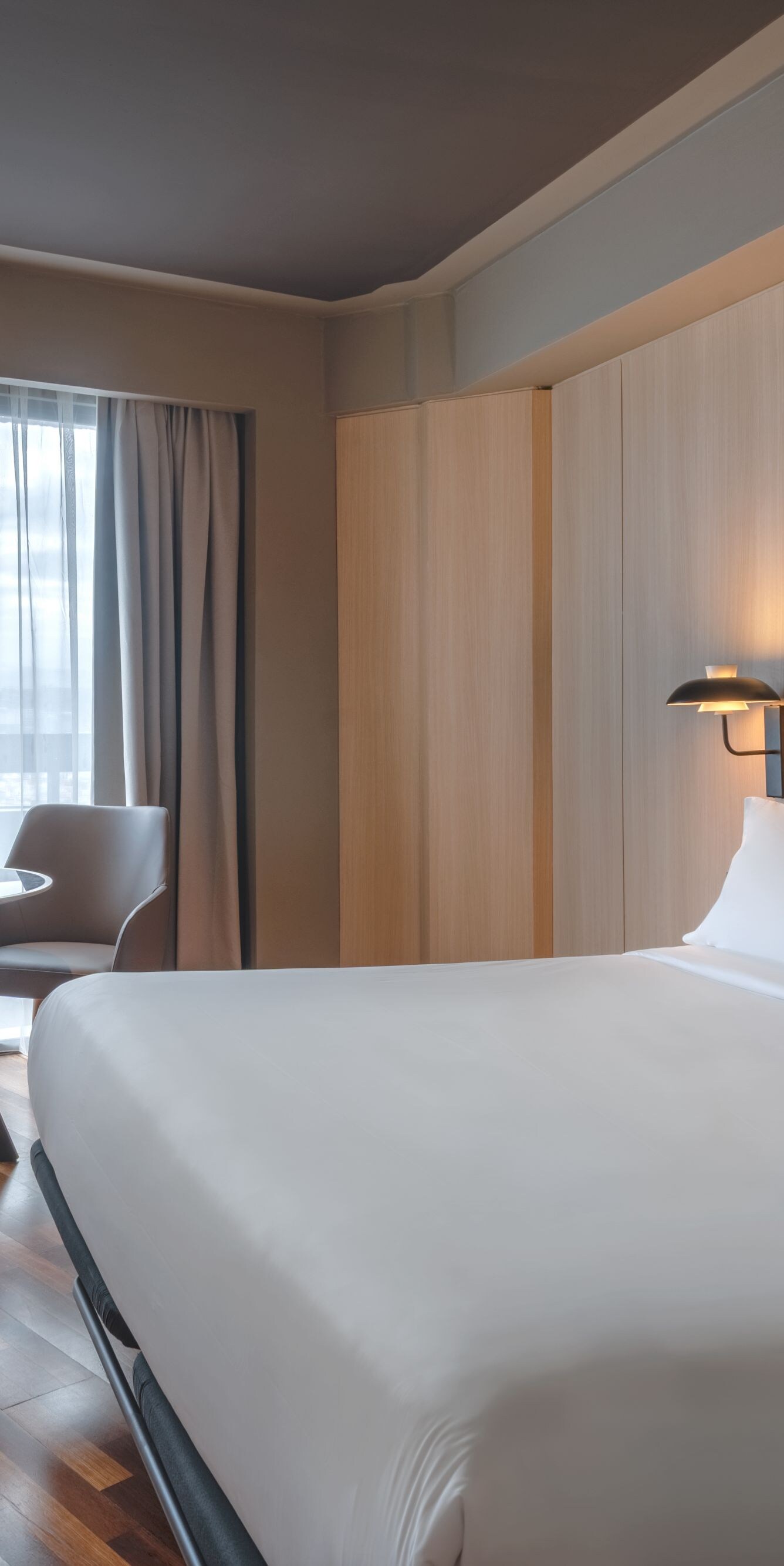 King guest room with seating and balcony