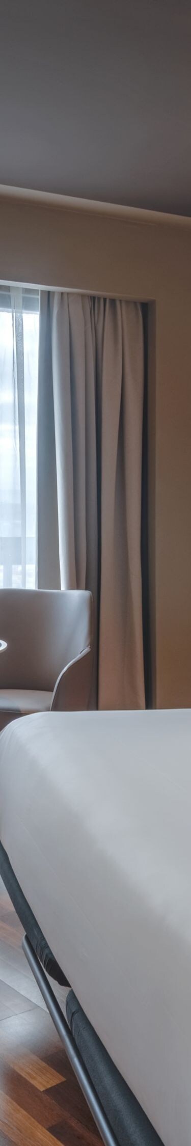 King guest room with seating and balcony