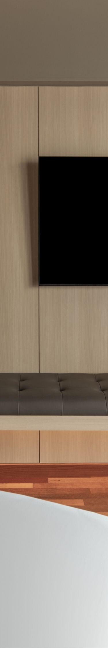 Guest room with flat-screen TV and bench