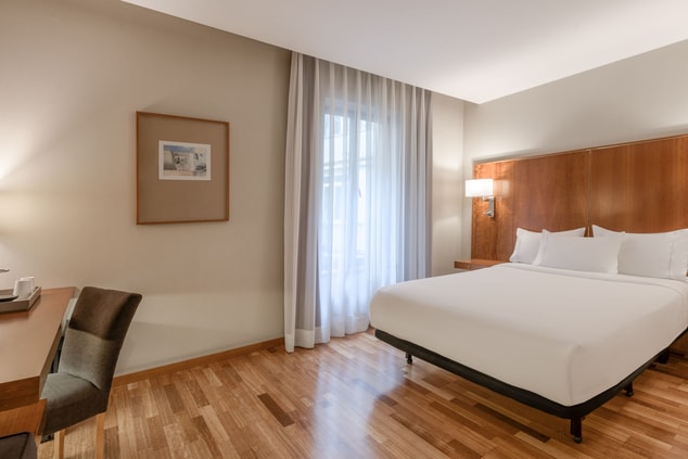 standard queen room, hotel in madrid  