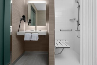 baño accesible ducha con acceso para sillas de rueda lavabo más bajo