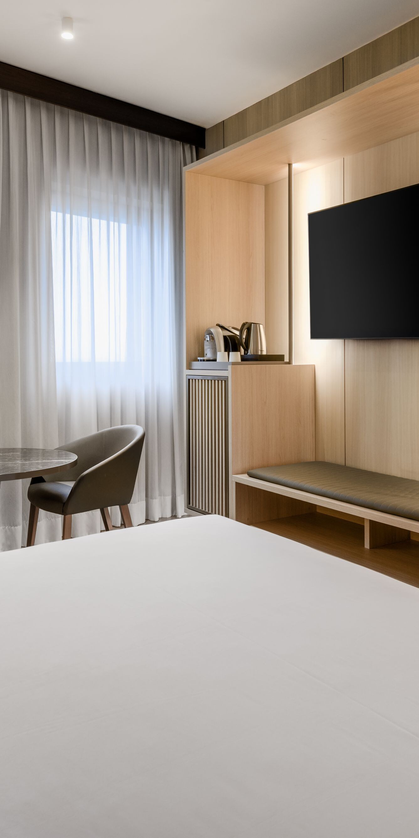 King guest room with seating and TV
