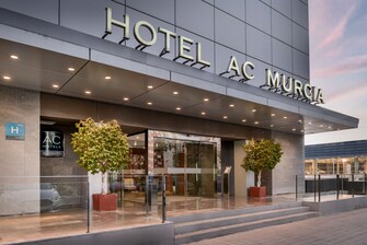 Entrada del AC Hotel Murcia