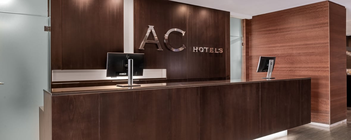 Recepción del AC Hotel Murcia