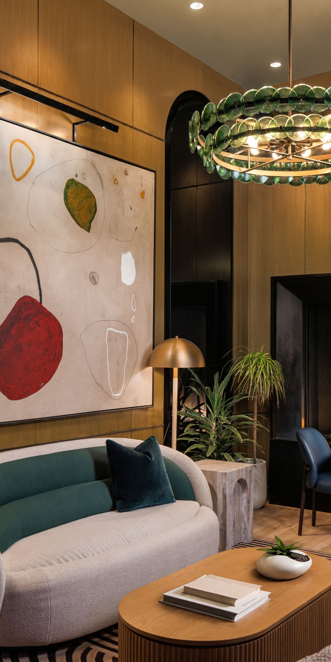 「Castell Rooftop Lounge」の暖炉のあるラウンジ