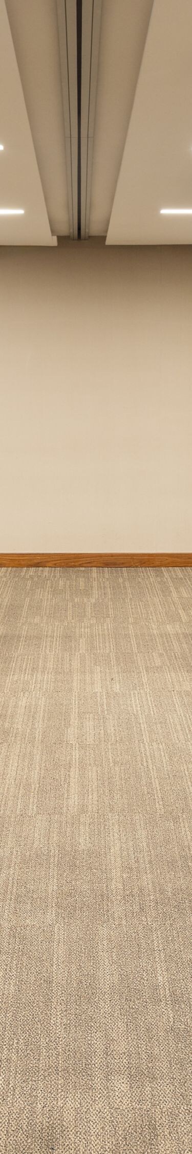 Sala para reuniones con configuración estilo aula