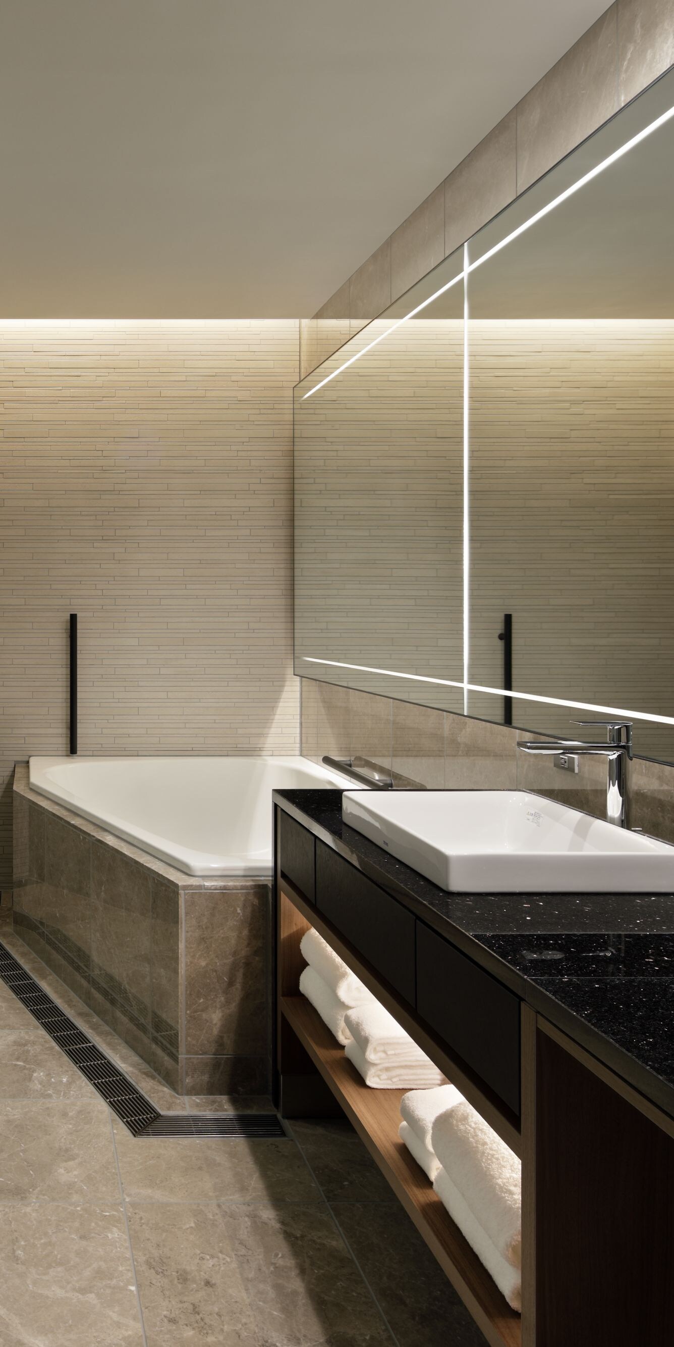 AC_TYOAR_GuestRoom_Premium_Bath_Room