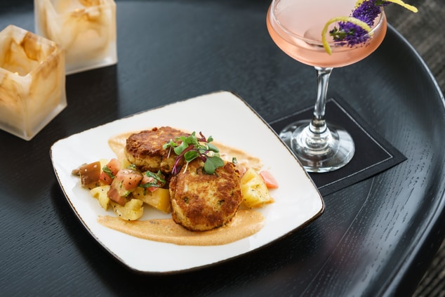 Crab cakes and cocktail 