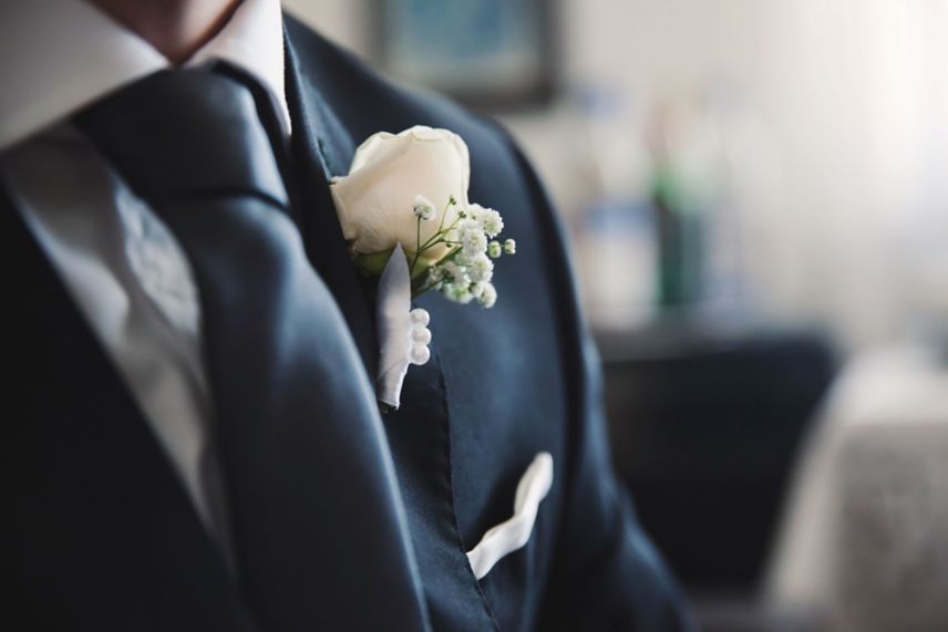 groom flower and tie