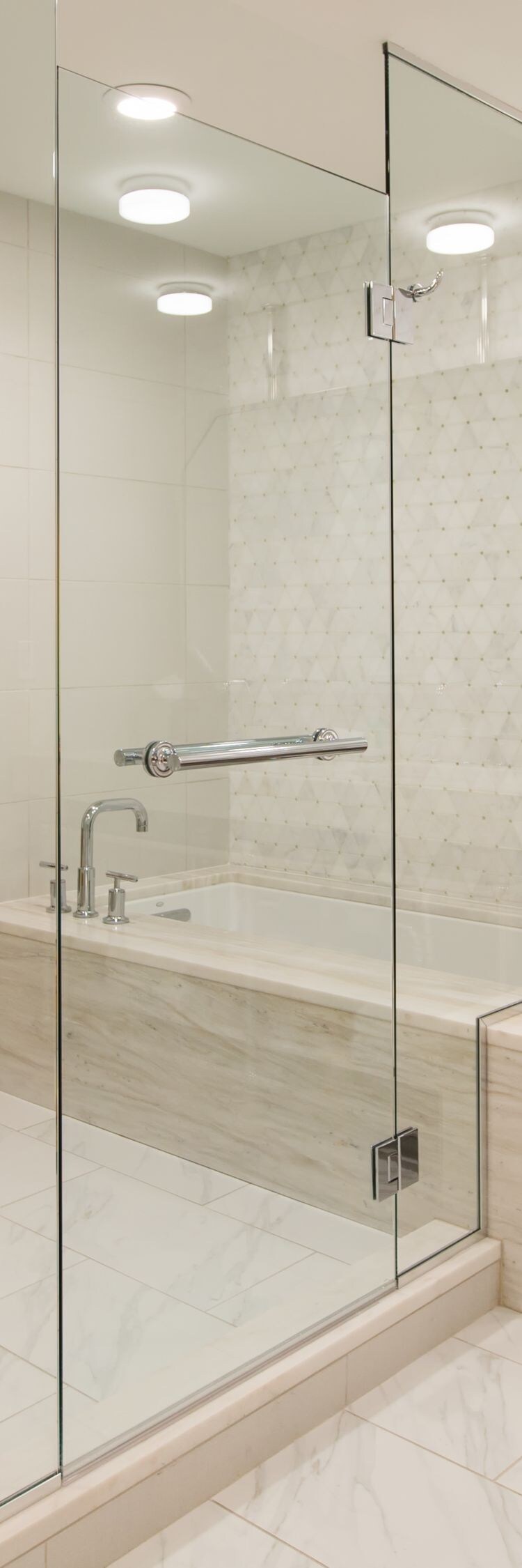 Suite bathroom