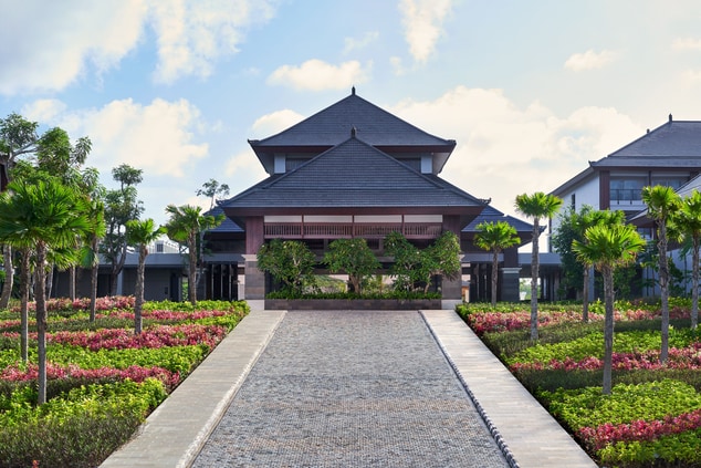 ren nusa dua resort entrance Balinese architecture